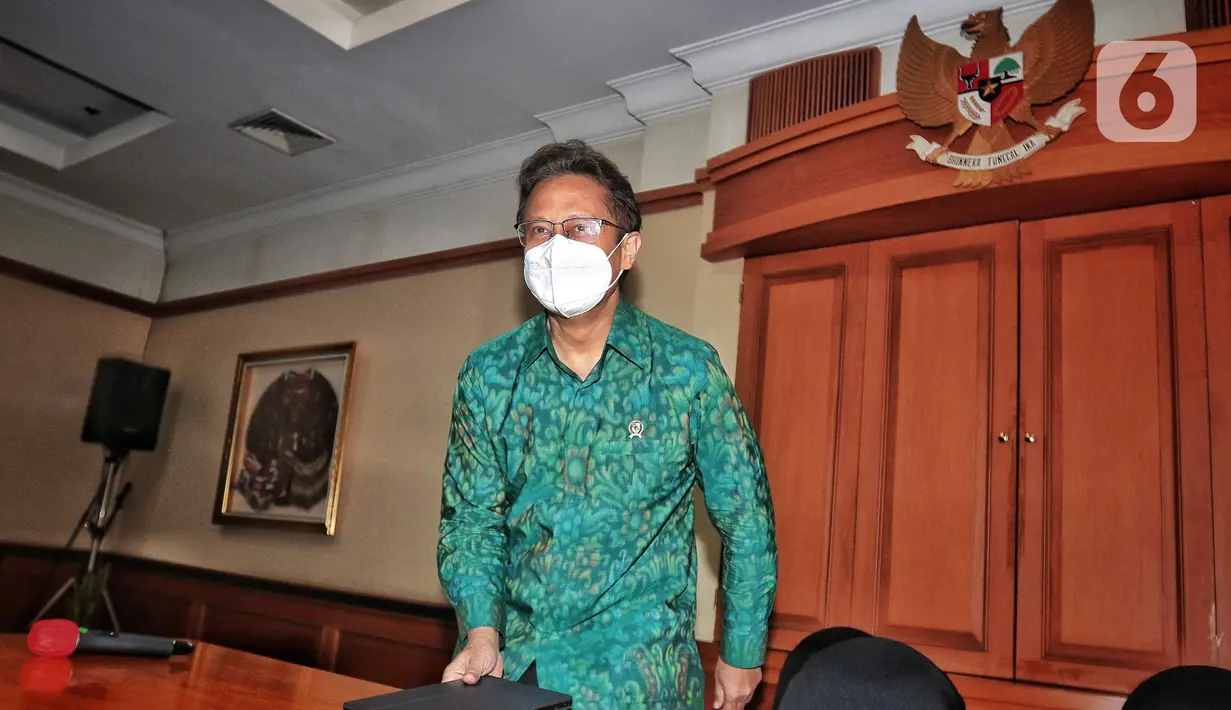 Menteri Kesehatan Budi Gunadi Sadikin bersiap menggelar konferensi pers “Perkembangan Gangguan Ginjal Akut di Indonesia”, di kantor Kemenkes, Jakarta, Jumat (21/10/2022). Budi menerangkan bahwa kasus gangguan ginjal akut pada anak sebenarnya tiap bulan memang ada sekitar 1-2 kasus per bulan. (Liputan6.com/Angga Yuniar)