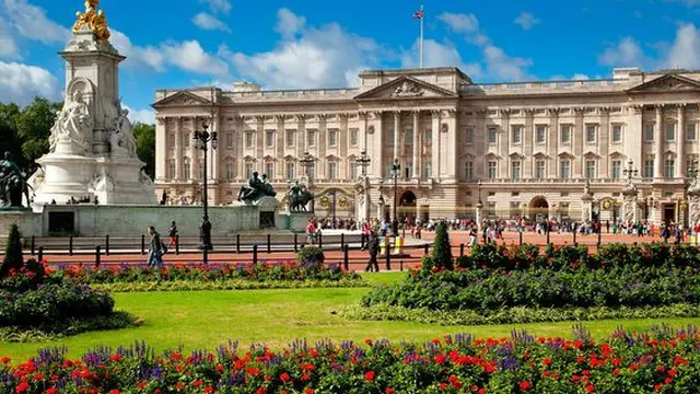 Potret Buckingham Palace (Sumber: Foodandwine.com)