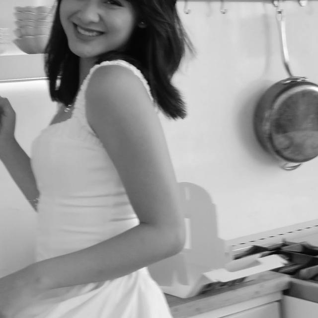 6 Potret Callista Arum Genap Berusia 21 Tahun, Memesona Pakai Dress Putih di Hari Ultah