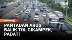 Arus balik Lebaran di ruas Tol Cikampek, Karawang, Jawa Barat, pada Selasa mengalami kepadatan signifikan menuju Jakarta. Ribuan kendaraan pribadi dari arah Tol Cipali, Jawa Tengah, serta Tol Purbaleunyi, Bandung, memadati jalur utama setelah masyara...