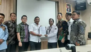 Tim hukum Acep-Gina datangi KPU Karawang. (Ist)