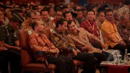 Presiden Joko Widodo dan Wapres Jusuf Kalla terlihat berbincang saat menghadiri pembukaan Musyawarah Perencanaan Pembangunan Nasional (Musrenbangnas) Tahun 2015 di Jakarta, Rabu (29/4/2015). (Liputan6.com/Faizal Fanani)