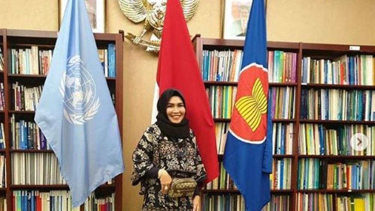 Ibunda Ayu Ting Ting (Foto: Instagram)