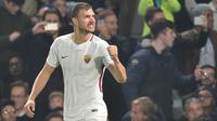 6. Edin Dzeko (AS Roma) - 8 Gol. (AFP/Glyn Kirk)