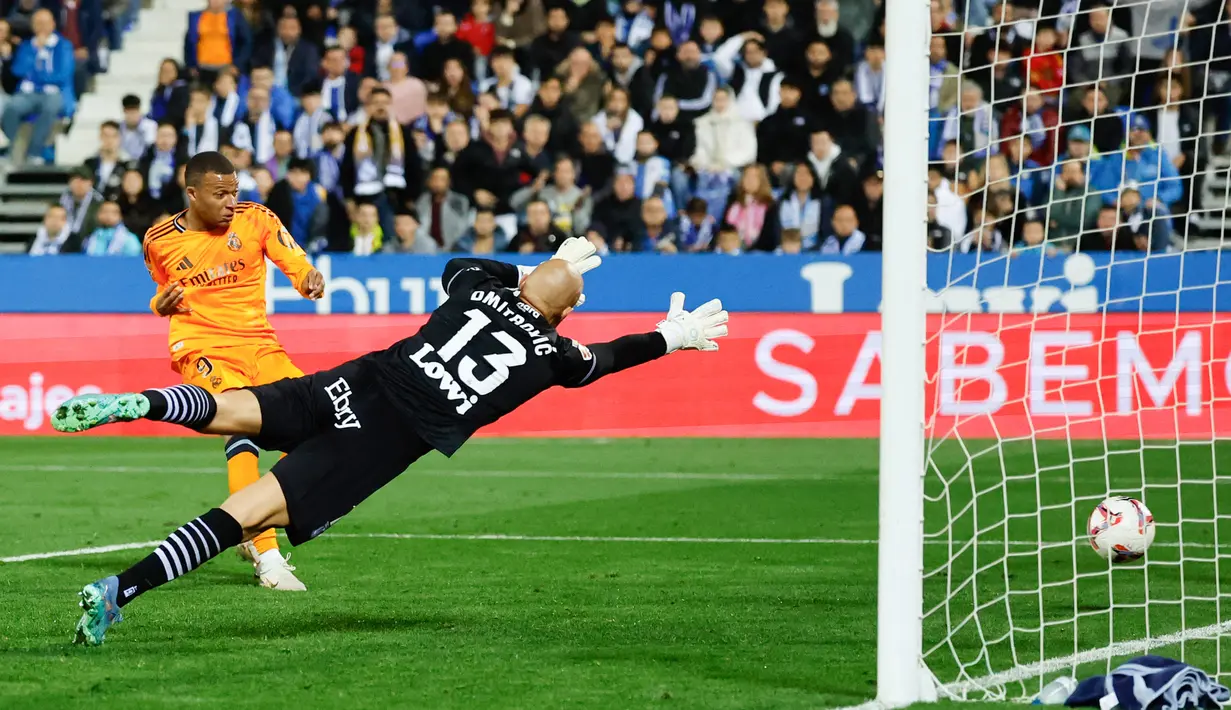 Hasil ini membuat Madrid mengemas 30 poin dari 13 laga dan mereka kini ada di peringkat kedua klasemen sementara Liga Spanyol 2024/2025. Sementara itu Leganes ada di posisi 14 dengan koleksi 14 angka dari 14 pertandingan. (AFP/Oscar Del Pozo)
