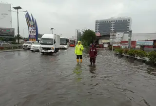 Akses jalan menuju Bandara Internasional Soekarno Hatta atau tepatnya di Tol Prof Dr Insinyur Sedyatmo KM 33 banjir. (Dok. Istimewa)