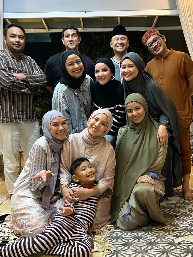 Potret Meisya Siregar dan teman-teman selebnya (Sumber: Instagram/meisya_siregar)