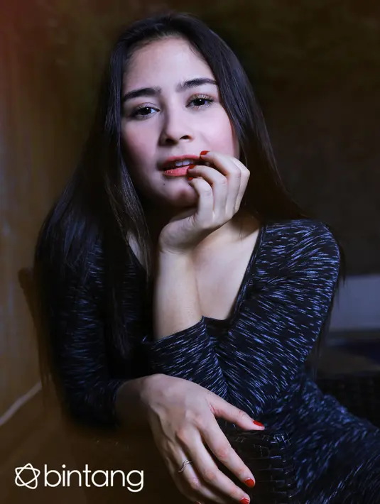 Prilly Latuconsina mengakui jika selama berkiprah di dunia entertainment ia tidak pernah memikirkan imej. Prilly menyebut dirinya entertainer, dirinya memang tidak fokus dalam satu bidang, sinetron, host, termasuk menyanyi. (Galih W. Satria/Bintang.com)