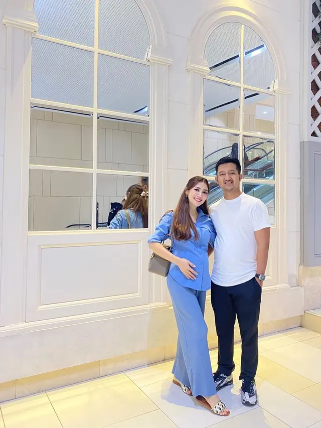 Hamil Anak Ketiga, Ini 6 Potret Delta Hesti Pamer Baby Bump. (Sumber: Instagram/deltahesti)