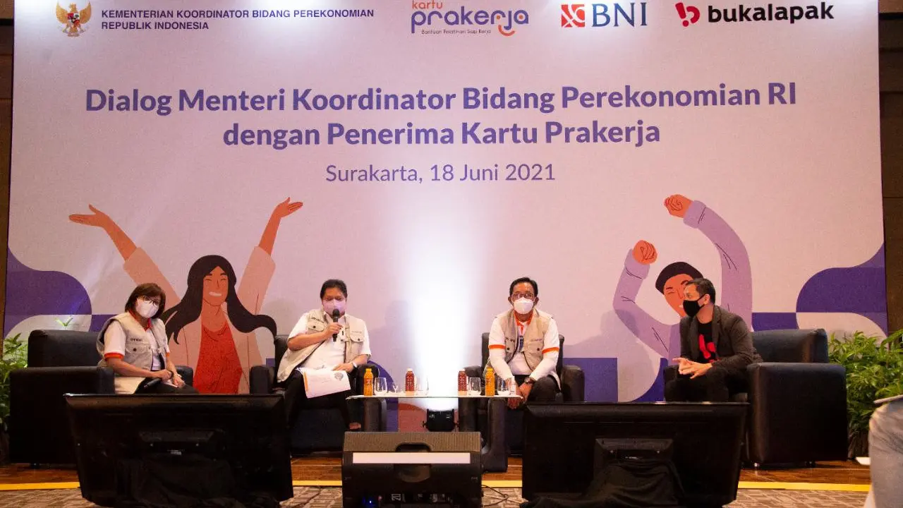 Menteri Koordinator Bidang Perekonomian Airlangga Hartarto menghadiri kegiatan tatap muka Temu Alumni Kartu Prakerja di Surakarta pada Jumat, 18 Juni 2021.
