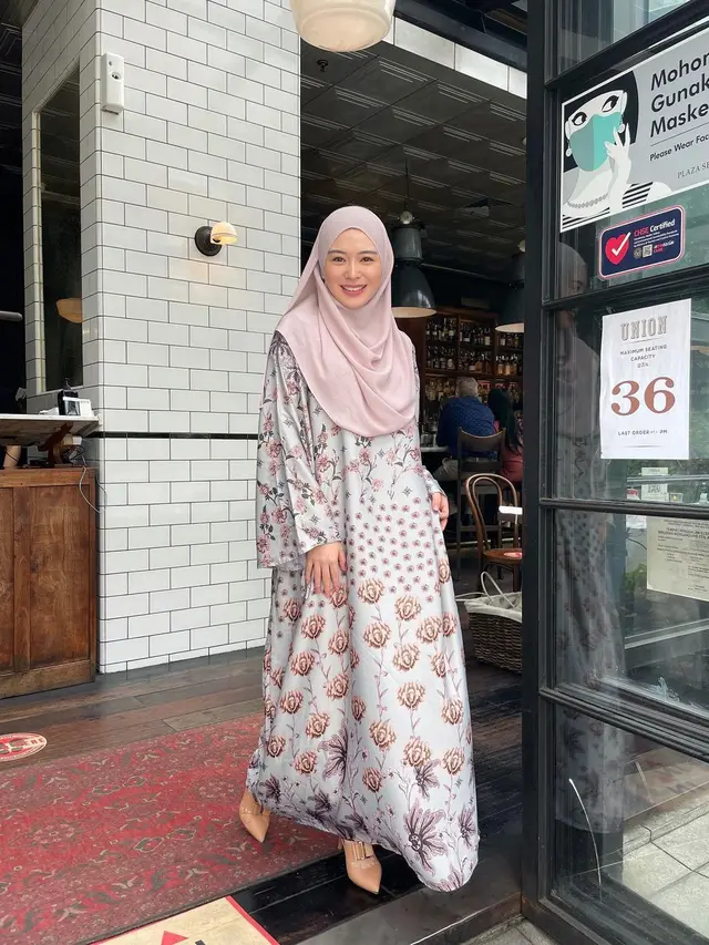 7 Inspirasi Gaya Hijab Ayana Jihye Moon, Simple dan Menawan