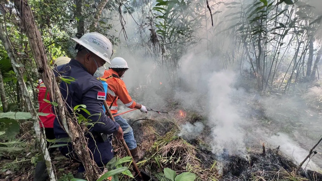 Pencegahan kebakaran hutan dan lahan (karhutla) dengan Simulasi Tanggap Darurat Karhutla di area tambang Gosowong, Kabupaten Halmahera Utara, Provinsi Maluku Utara (Malut) .