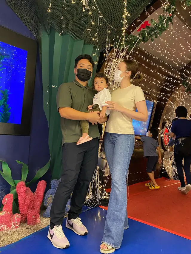6 Momen Liburan Rianti Cartwright dan Suami, Kompak Asuh Buah Hati