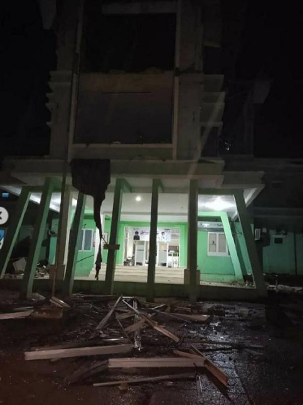 Viral, 10 Potret Kerusakan Terjadi Akibat Gempa di Majene. Sumber: Instagram/makassar_iinfo.