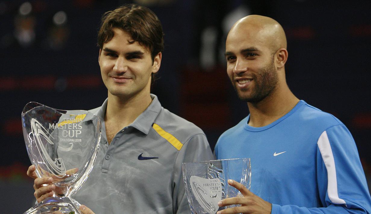 3. Tahun 2006 - Roger Federer (Swiss) berhadapan dengan James Blake (USA) dalam partai final yang berlangsung di Qi Zhong Stadium, Shanghai, Cina (19/11/2006). Roger Federer menang dengan skor 6-0, 6-3, 6-4. (AFP/Frederic J. Brown)