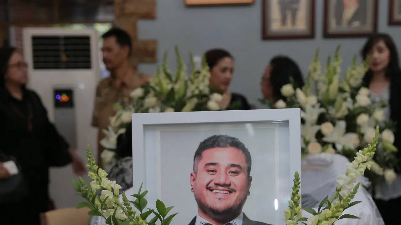 [Bintang] Suasana terkini dirumah Duka Mike Mohede