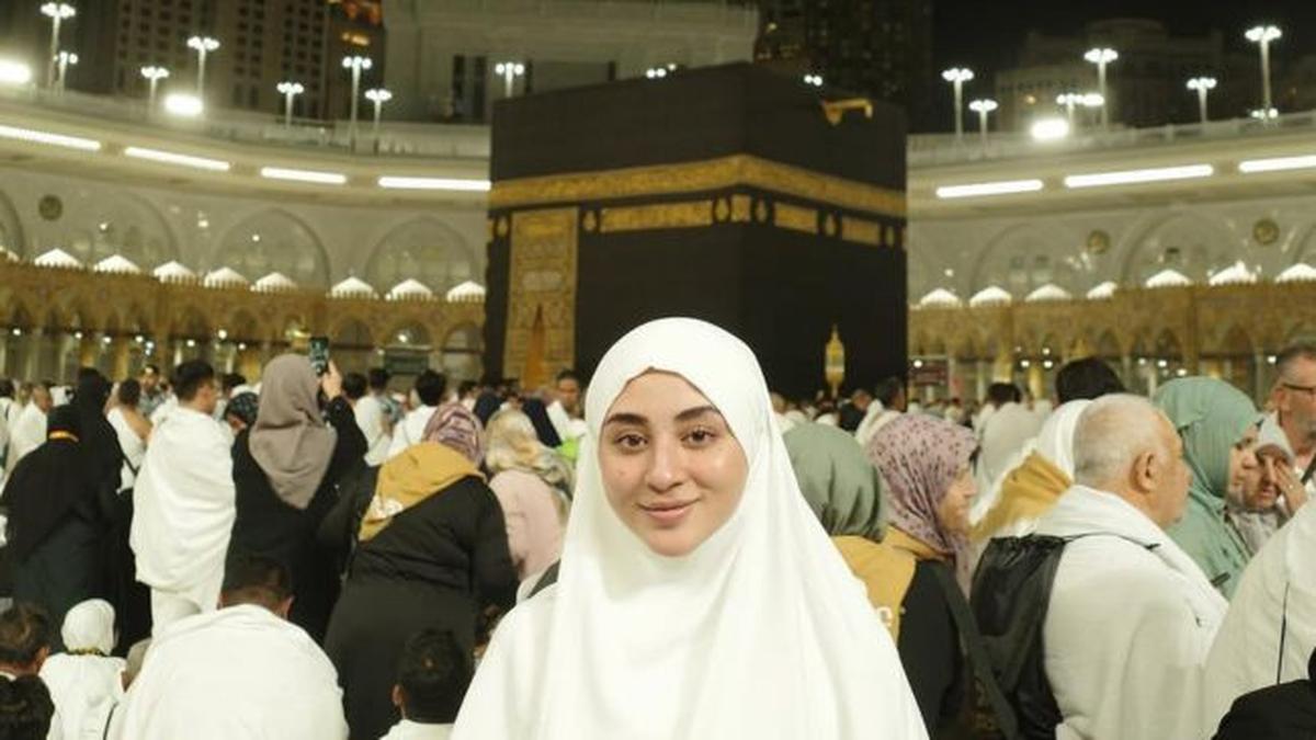 5 Potret Margin Wieheerm Jalani Umrah Tanpa Ali Syakieb, Khusyuk Ibadah di Tanah Suci