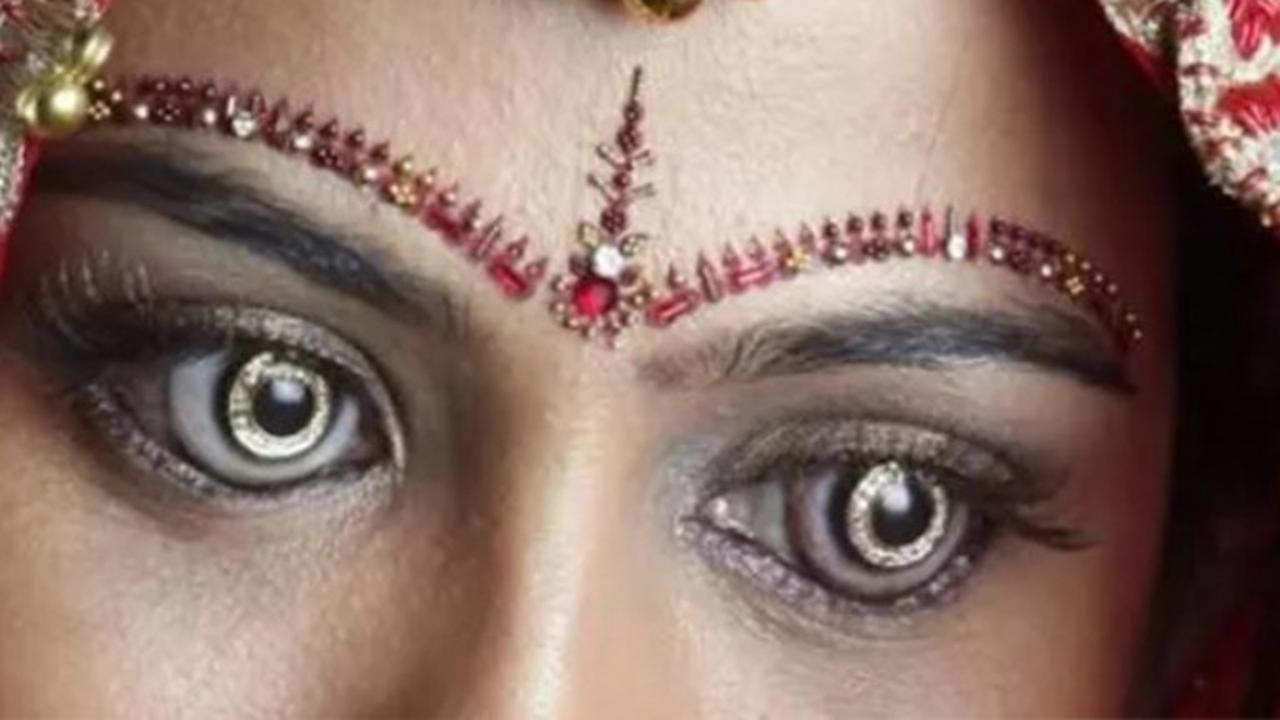 Dokter Mata India Ciptakan Lensa Kontak Berlapis Emas