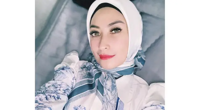 Intip gaya busana hingga hijab Annisa Trihapsari, credit: @hapsarianissa29