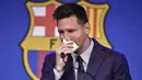 Lionel Messi. Sebelum hengkang ke PSG, Lionel Messi telah bersedia membuat kontrak baru dengan Barcelona dan rela gajinya dipotong 50 % oleh manajemen klub. Nyatanya, kontrak baru tak kunjung disodorkan dan La Pulga malahan dipersilahkan meninggalkan Bracelona. (Foto: AFP/Pau Barrena)