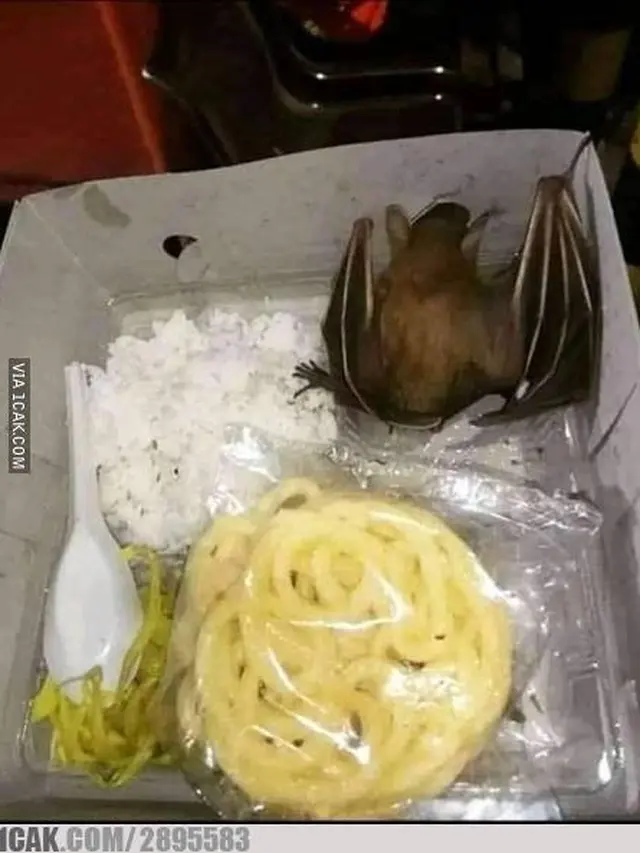 7 Potret Nyeleneh Orang Makan di Acara Kondangan Ini Kocak