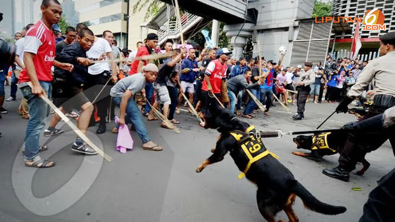 4-aksi-demo-140207b.jpg