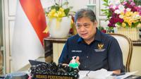 Menteri Koordinator Bidang Perekonomian Airlangga Hartarto hadir secara virtual dalam Rapat Kerja Teknis Fungsi Reskrim Polri 2023, Selasa (14/2/2023). Dalam pengentasan kemiskinan, berbagai program Pemerintah masih berjalan, seperti Program Keluarga Harapan, program bantuan sembako, Kartu Prakerja, program Indonesia Pintar, bantuan iuran PBI JKN, dan subsidi listrik. (Sumber: ekon.go.id)