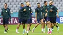 Pemain Italia Andrea Belotti (kanan) dan rekan satu timnya menghadiri sesi latihan di Stadion Football Arena, Munich, Jerman, Kamis (1/7/2021). Italia akan menghadapi Belgia pada pertandingan perempat final Euro 2020. (AP Photo/Matthias Schrader)