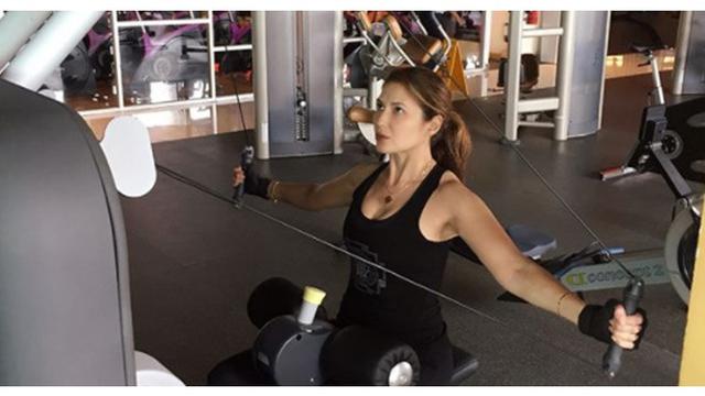 6 Momen Seleb Usia 40-an saat Berolahraga, Tetap Cantik