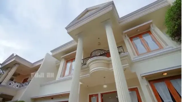 Fuji beli rumah mewah (YouTube/Fuji An)