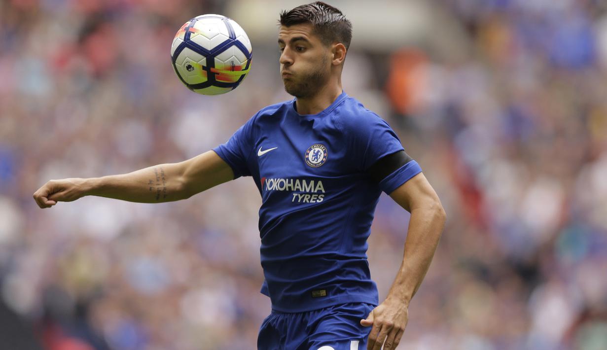 Penyerang Chelsea, Alvaro Morata mejadi salah satu calon top scorer Premier League 2017/2018,  hingga pekan ketiga Morata sudah mencetak dua gol untuk timnya. (AP/Alastair Grant)