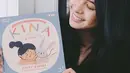 Tidak hanya pandai berakting dan bernyanyi, Maudy Ayunda juga pandai menulis, bahkan buku karya artis cantik ini telah diterbitkan dengan judul Dear Tomorrow dan Kina. (Liputan6.com/IG/maudyayunda)