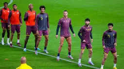 Pemain Al-Nassr, Cristiano Ronaldo, saat sesi latihan jelang menghadapi Al-Adalah pada laga Liga Arab Saudi. Al Nassr saat ini berada di posisi kedua dalam klasemen Liga Arab Saudi dengan mengoleksi 49 poin dari 21 laga. (Twitter Al-Nassr )