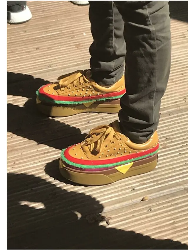 6 Bentuk Sepatu Mirip Makanan Ini Unik, Bikin Pengin Jajan