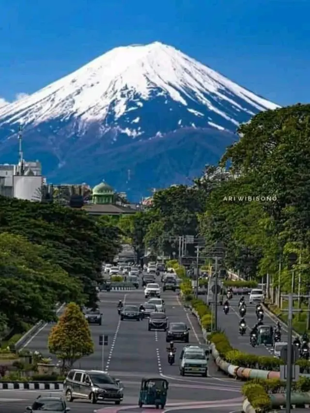 8 Editan Netizen Soal Foto Gunung Gede Pangrango dari Jakarta Ini Bikin Gelang Kepala