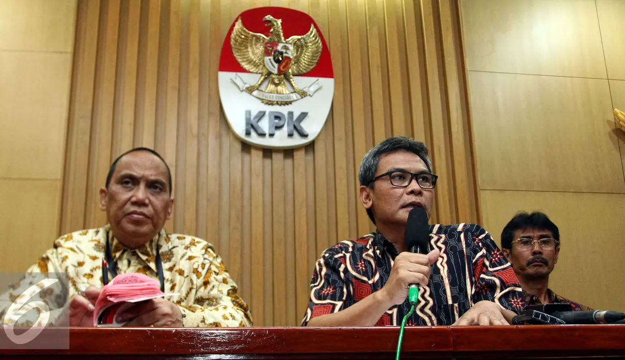 Ketua Plt Pimpinan KPK, Johan Budi saat konfrensi pers di Gedung KPK, Jakarta, Jumat (21/8/2015). KPK menetapkann ketua dan tiga wakil ketua DPRD Kabupaten Musi Banyuasin sebagai tersangka kasus suap pembahasan Rancangan APBD. (Liputan6.com/Yoppy Renato)