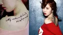 Hyuna mempunyai tato di pundah sebelah kiri. Tato ini bertuliskan 'My Mother is the heart that keeps me alive'. (Foto: kpopmap.com)