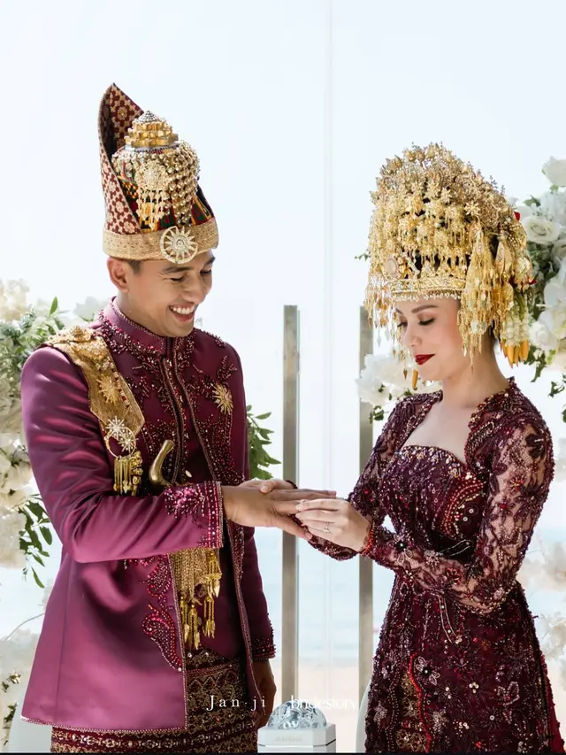 Haviza Devi Anjani Resmi Menikah dengan Harris Vriza di Bali dengan adat Aceh. [@thebridestory]