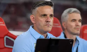 Pelatih Timnas Indonesia, John Herdman, memimpin anak asuhnya saat menghadapi Oman pada FIFA Matchday periode Juni 2026 di Stadion Utama Gelora Bung Karno, Jakarta. Berkat racikan Herdman, Tim Garuda menang 3-0 atas Oman. (Bola.com/Bagaskara Lazuardi)