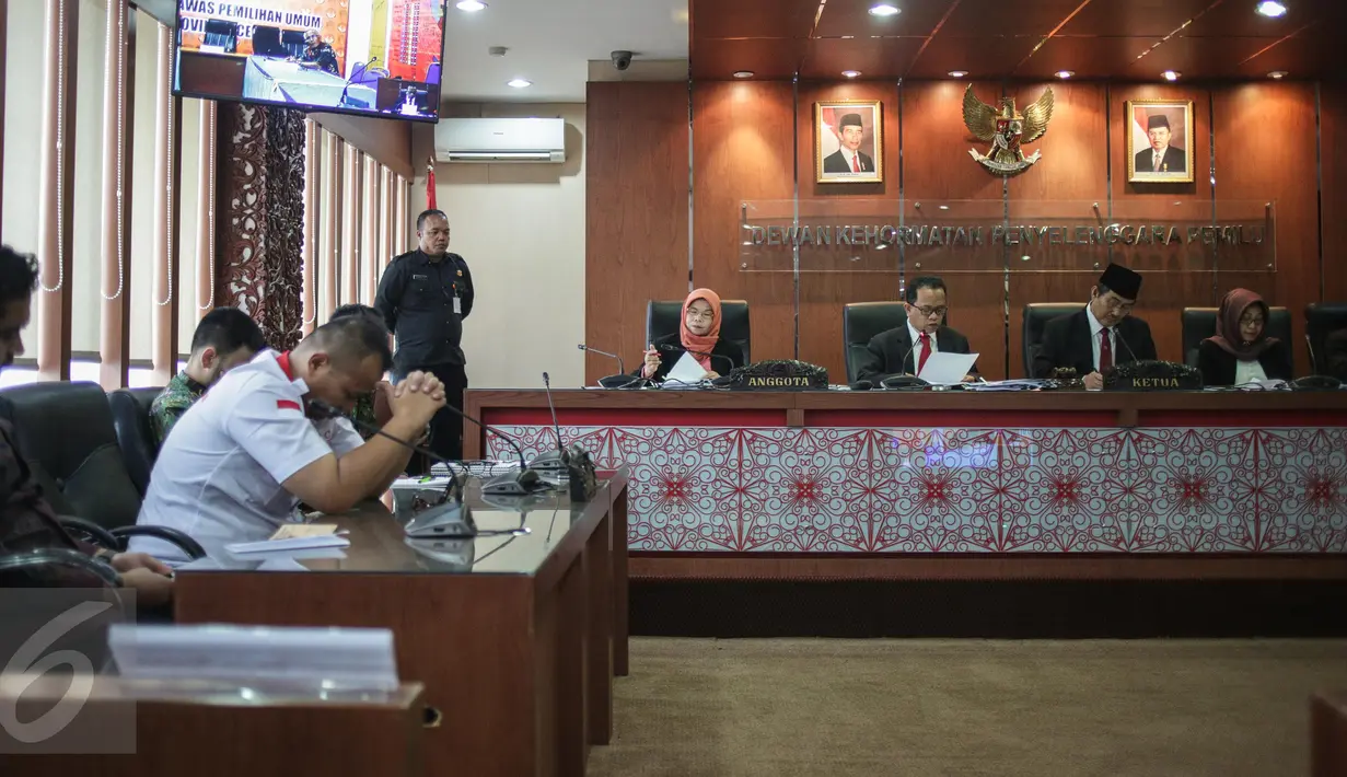 Selain memutus dugaan pelanggaran yang dilakukan KPU dan Bawaslu DKI, DKPP juga akan memutus delapan perkara lainnya, Jakarta, Jumat (7/4). (Liputan6.com/Faizal Fanani)