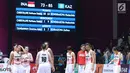 Pebasket putri Indonesia usai dikalahkan Kazakhstan pada babak penyisihan Grup X Basket Putri Asian Games 2018 di Jakarta, Minggu (19/8). Indonesia kalah 73-85. (Liputan6.com/Helmi Fithriansyah)