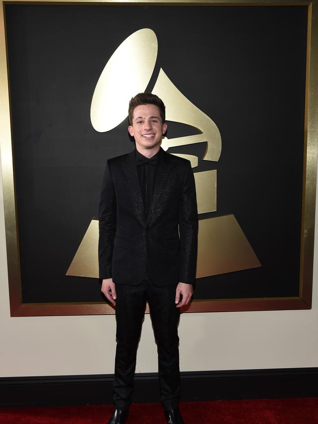 [Bintang] Benarkah Charlie Puth Jalin Hubungan Spesial dengan Selena Gomez