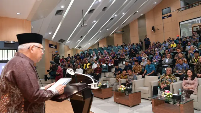 Wakil Presiden (Wapres) Ma’ruf Amin dalam seminar dan launching Indonesia Sharia Economic Outlook (ISEO) 2024.