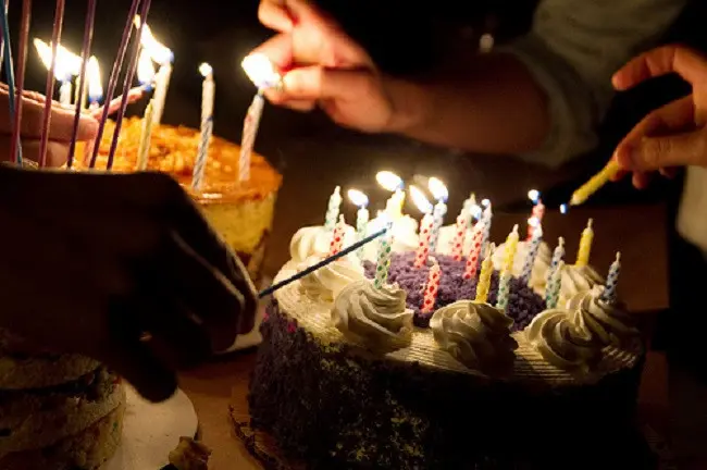Hati-hati ya saat menyiapkan kejutan ulang tahun untuk orang terdekatmu. (via. Robbopy)