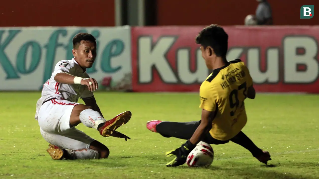 FOTO: 6 Kartu Kuning Warnai Hasil Imbang 0-0 PSM Melawan Persija pada Leg Pertama Semifinal Piala Menpora 2021 di Babak Pertama
