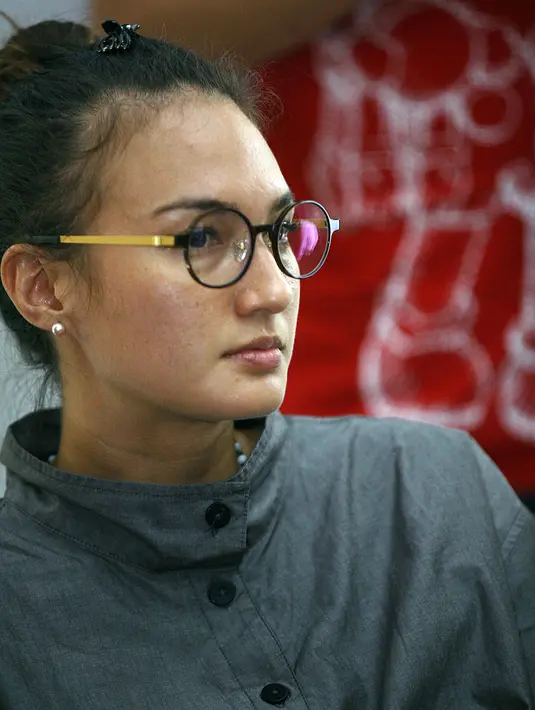 Dalam keterangannya, Nadine yang di film Azrax berperan sebagai seorang jurnalis mengaku tak pernah melihat senjata api yang dimaksud digunakan dalam proses syuting. (Nurwahyunan/Bintang.com)