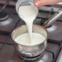 ilustrasi merebus susu/SviatlanaLaza/Shutterstock