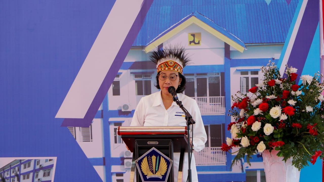 Menteri Keuangan Sri Mulyani dalam  peresmian rumah susun, atau rusun untuk PNS Kemenkeu di Jayapura, Papua. (Dok Kementerian PUPR)