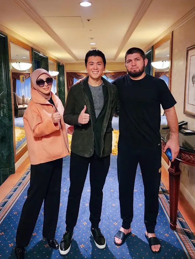 Pertemuan Syahrini dan Reino Barack dengan Khabib Nurmagomedov