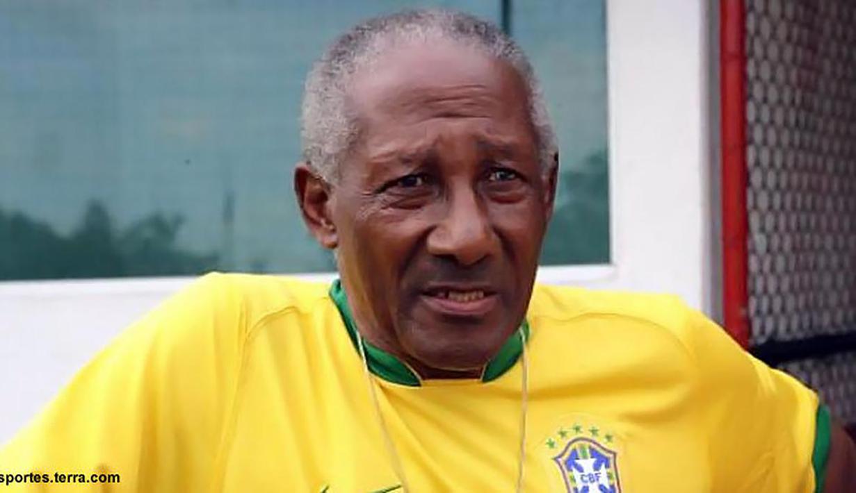 Rekor pemain tertua Brasil yang bermain di Piala Dunia hingga kini masih dipegang oleh Djalma Santos, eks bek kanan Brasil yang bermain di Piala Dunia 1966 di Inggris dalam usia 37 tahun yang telah wafat pada 24 Juli 2013 silam.  (esportes.terra.com)
